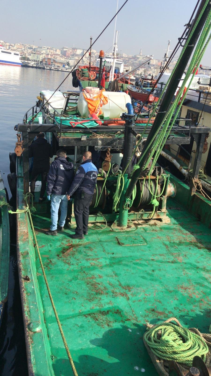 Yenikapı'da trolle kaçak avcılık yapan teknelere denetim