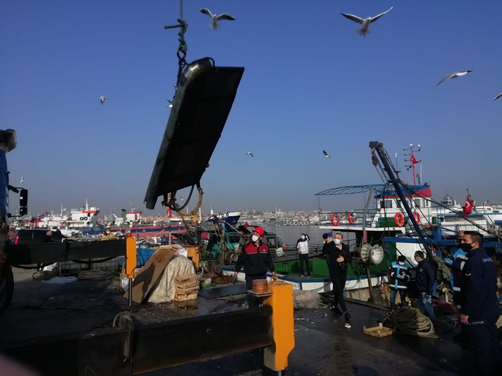 Yenikapı'da trolle kaçak avcılık yapan teknelere denetim