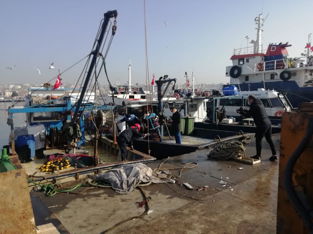 Yenikapı'da trolle kaçak avcılık yapan teknelere denetim