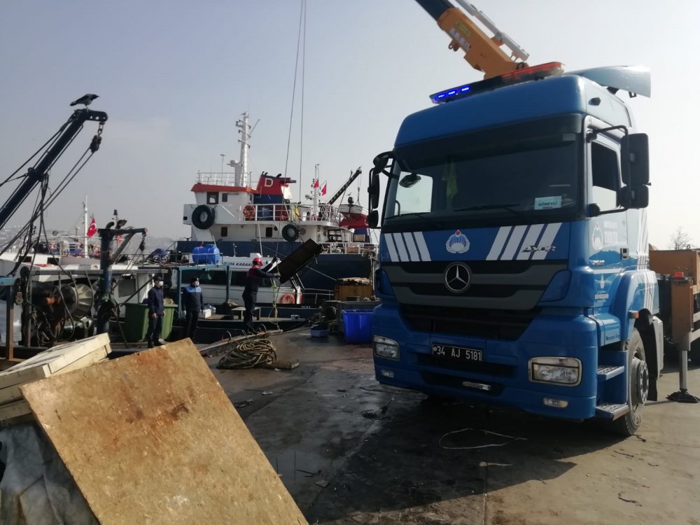 Yenikapı'da trolle kaçak avcılık yapan teknelere denetim