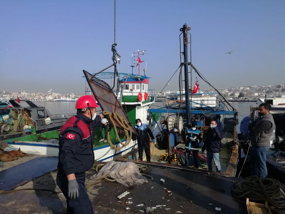 Yenikapı'da trolle kaçak avcılık yapan teknelere denetim