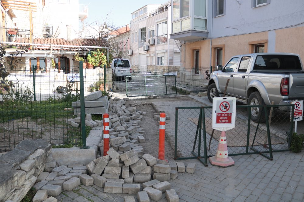 Dedesine ait arsadan geçen yolu, bu kez de mahkeme kararıyla kapattırdı