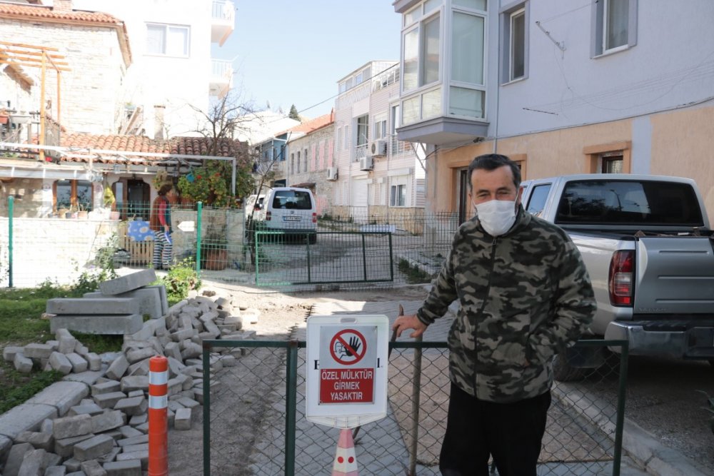 Dedesine ait arsadan geçen yolu, bu kez de mahkeme kararıyla kapattırdı