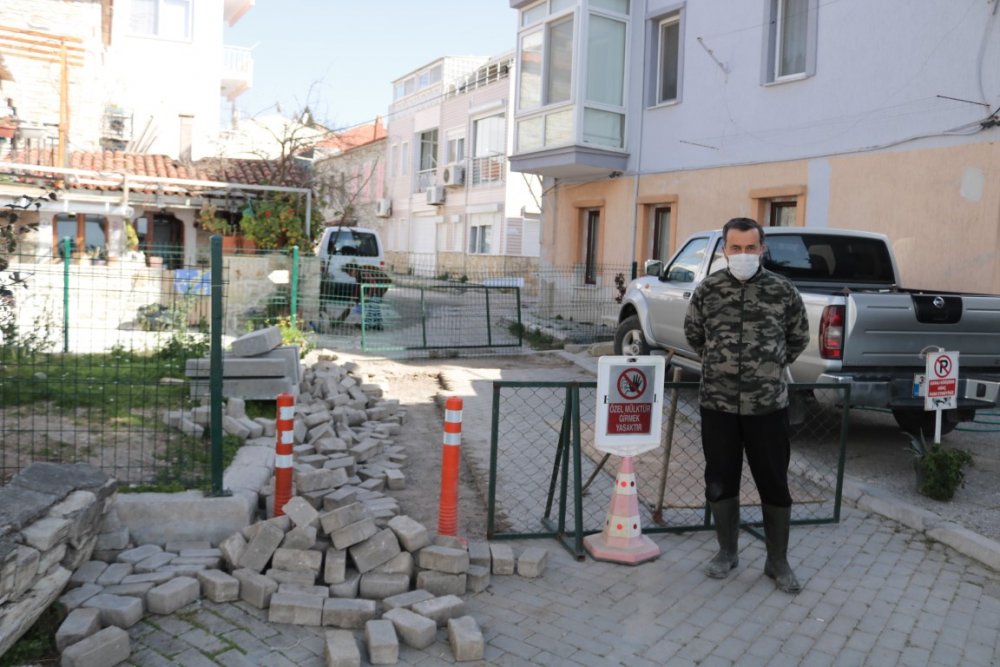 Dedesine ait arsadan geçen yolu, bu kez de mahkeme kararıyla kapattırdı