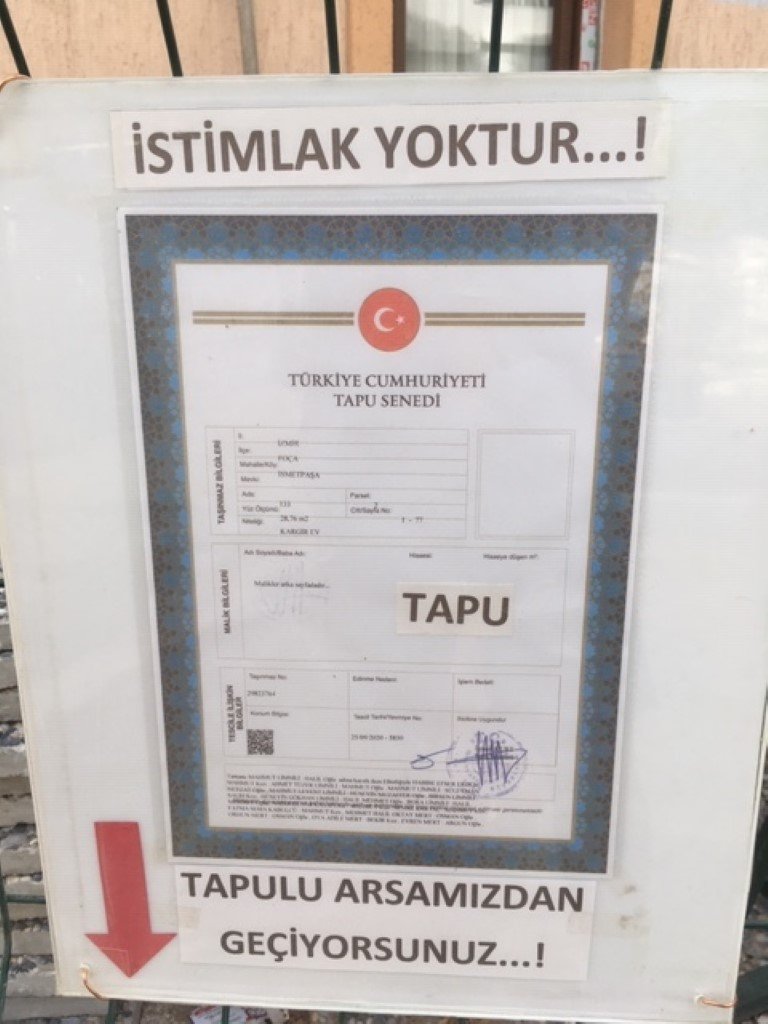 Dedesine ait arsadan geçen yolu, bu kez de mahkeme kararıyla kapattırdı