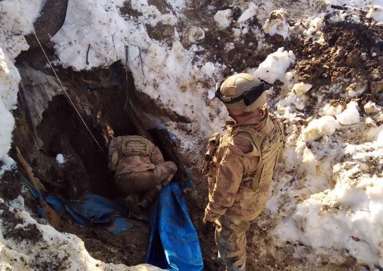 'Eren-7 Operasyonu'nda karla kamufle edilen 3 sığınak kullanılamaz hale getirildi