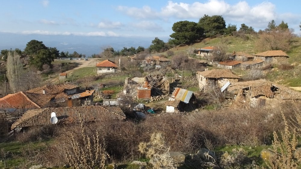 Havran’da Kocadağ Hacımahmutlar, göç yüzünden hayalet köy haline geldi