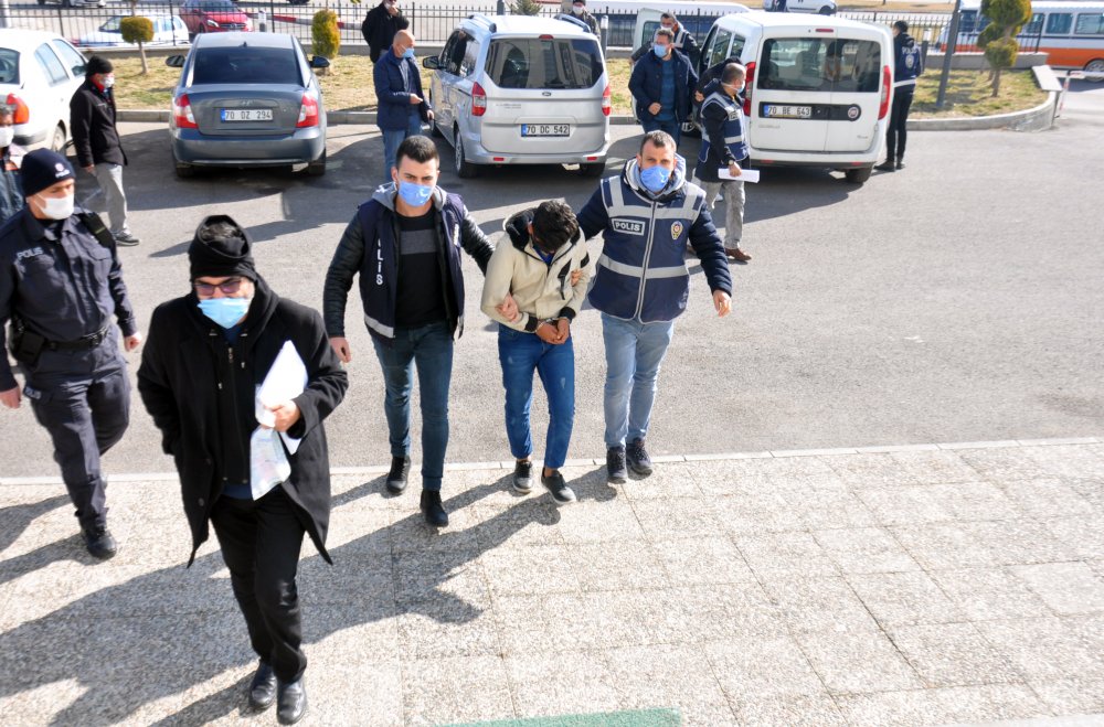 İnternetten izledikleri videodaki yöntemle hırsızlık yapan 'Maskeli Üçler' yakalandı
