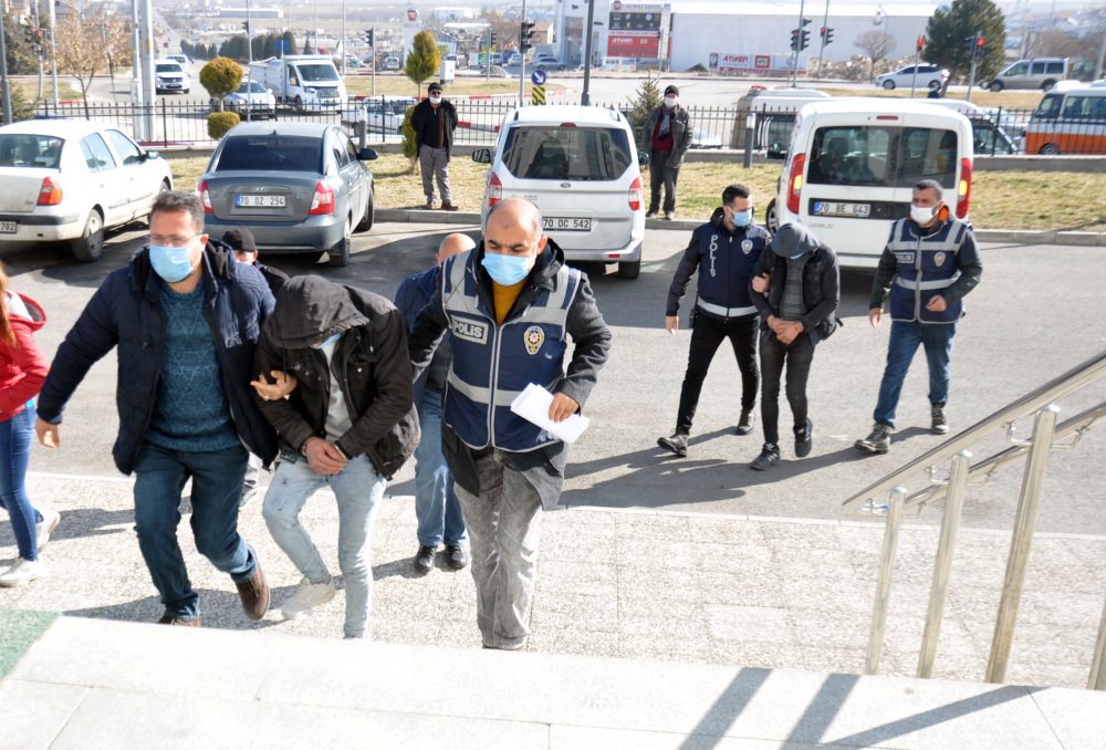 İnternetten izledikleri videodaki yöntemle hırsızlık yapan 'Maskeli Üçler' yakalandı