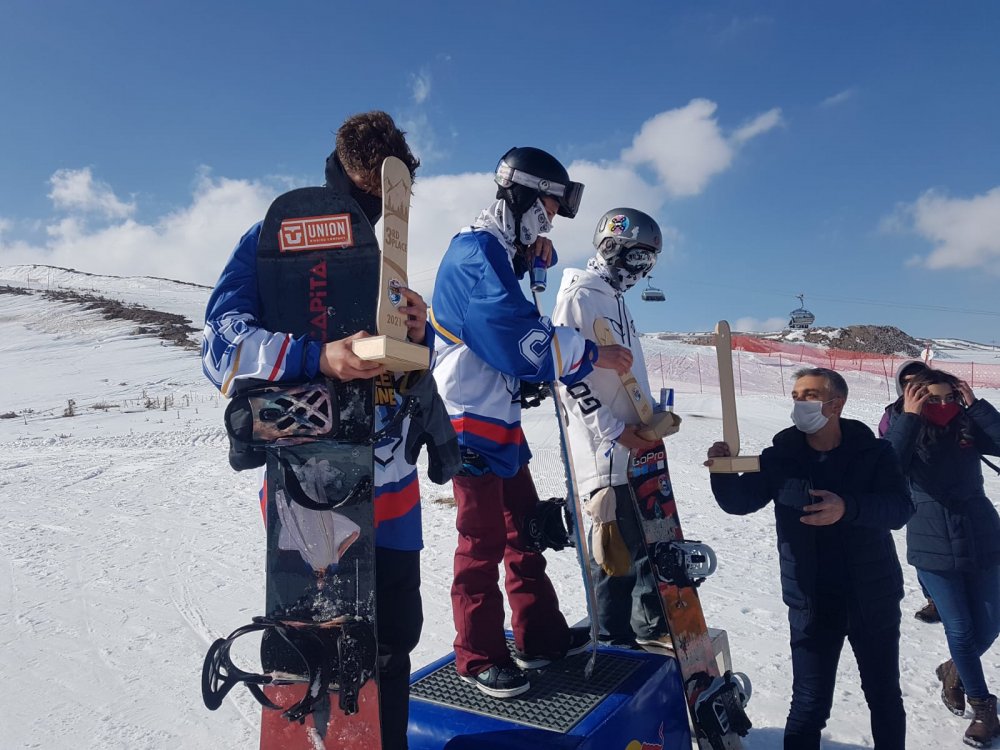 Kış sporları tutkunları Kayseri'de yarıştı