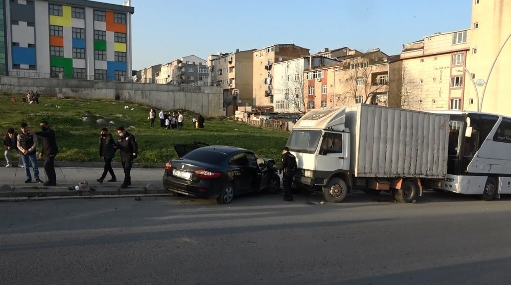 Sultangazi'de 2 kere kaza yaptı; alkollü çıktı