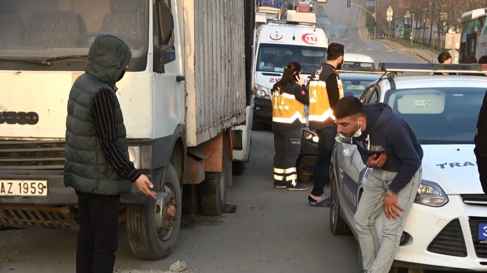 Sultangazi'de 2 kere kaza yaptı; alkollü çıktı