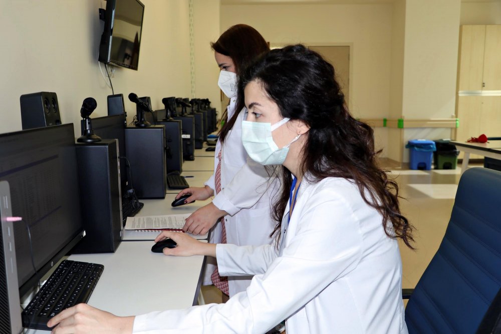 Uyku bozukluğu yaşayanlar, 24 saat kamerayla izlenerek tedavi ediliyor