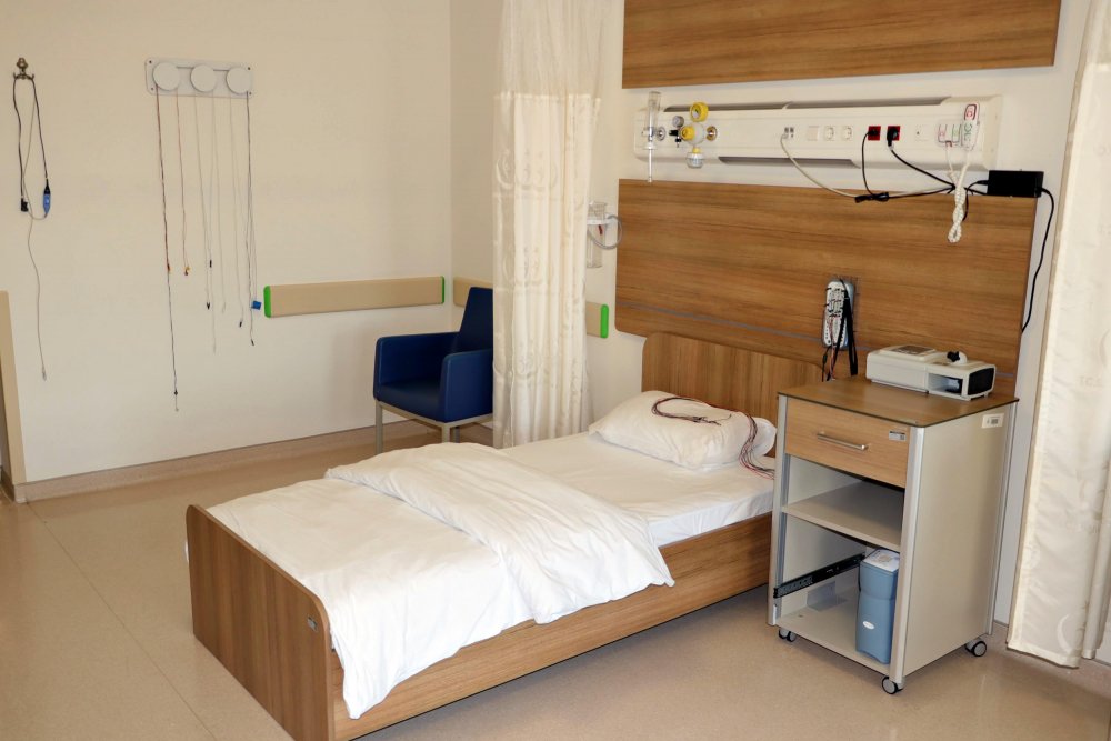 Uyku bozukluğu yaşayanlar, 24 saat kamerayla izlenerek tedavi ediliyor