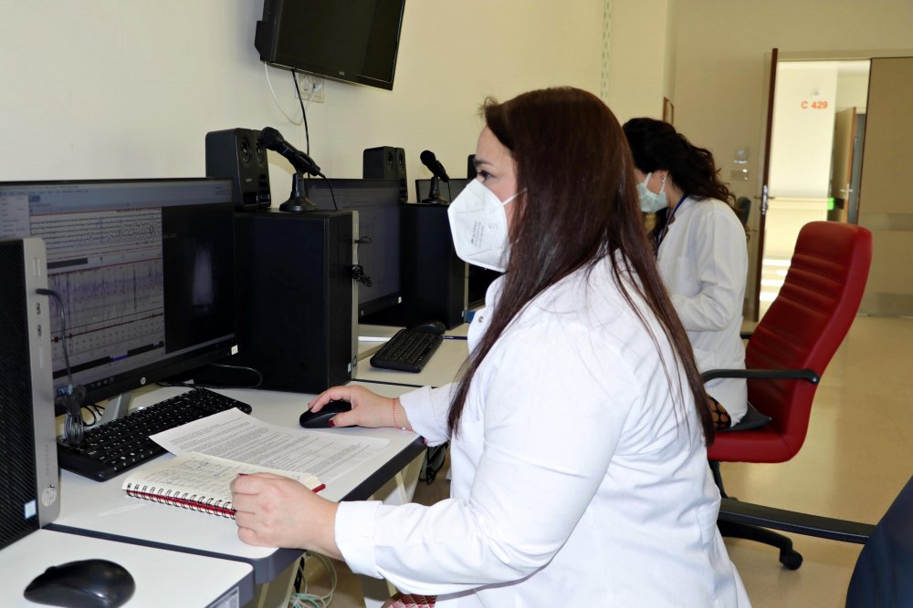 Uyku bozukluğu yaşayanlar, 24 saat kamerayla izlenerek tedavi ediliyor