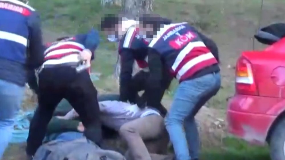 126 KİLO UYUŞTURUCU ELE GEÇİRİLDİ: Jandarmanın nefes kesen uyuşturucu operasyonu kamerada: 126 kilogram uyuşturucu ele geçirildi
