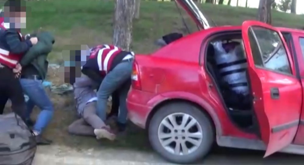126 KİLO UYUŞTURUCU ELE GEÇİRİLDİ: Jandarmanın nefes kesen uyuşturucu operasyonu kamerada: 126 kilogram uyuşturucu ele geçirildi