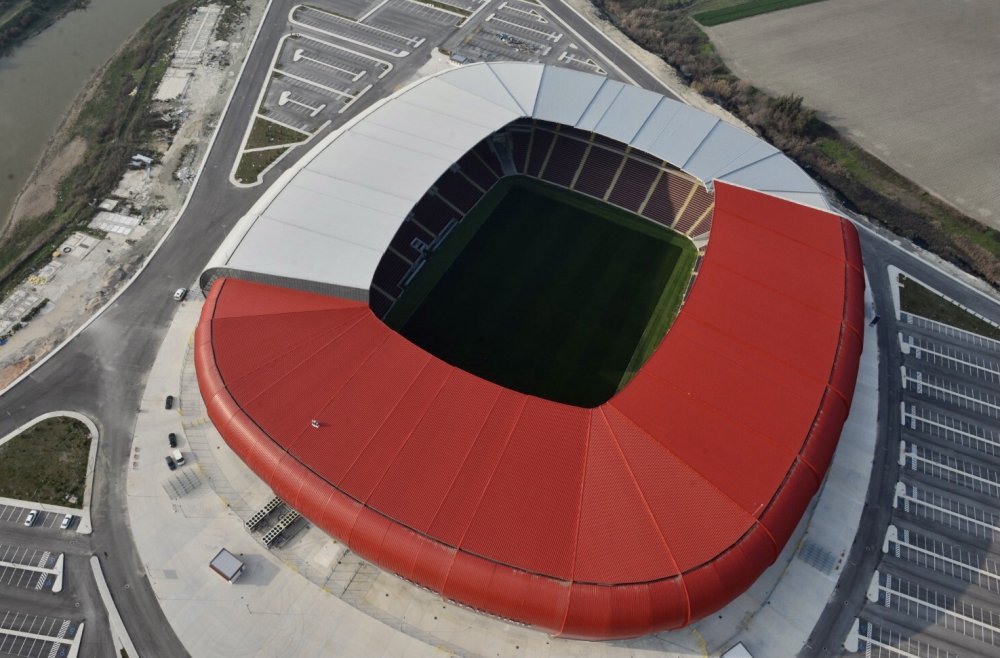 Atakaş Hatayspor kafilesi yeni stadı gezdi