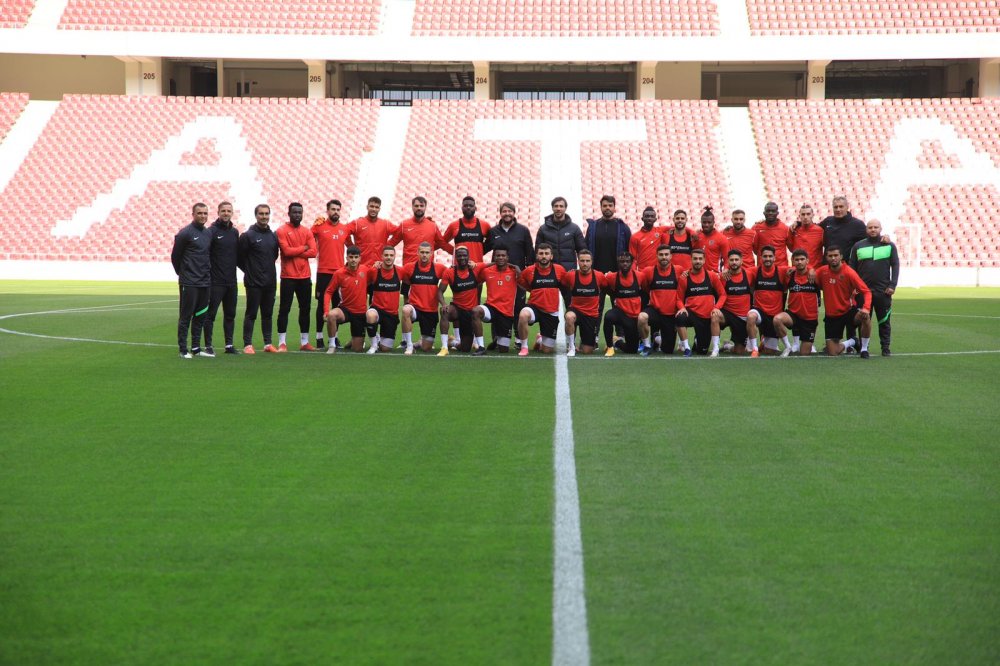 Atakaş Hatayspor kafilesi yeni stadı gezdi