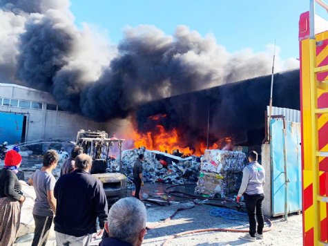 Aydın'da geri dönüşüm deposunda korkutan yangın
