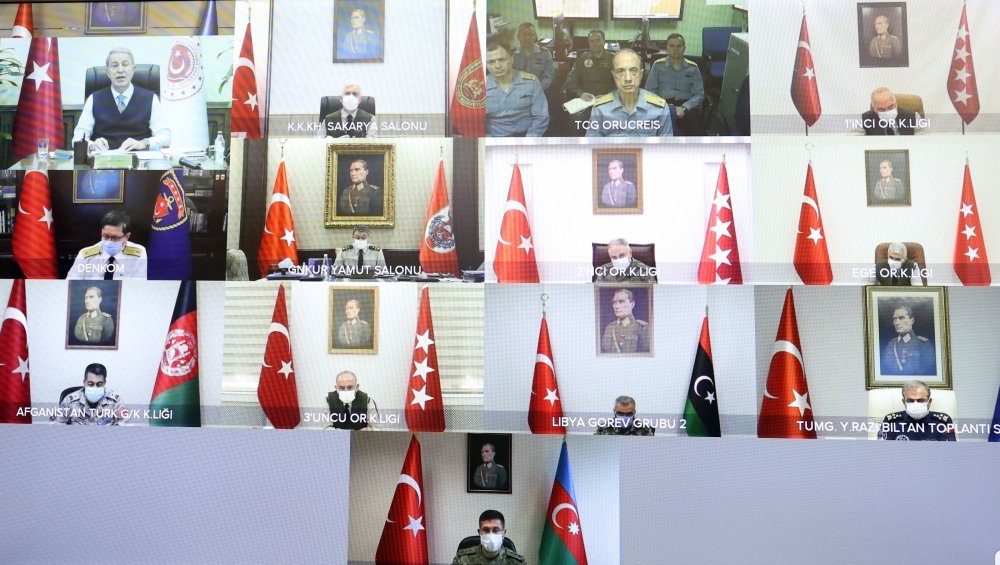 Bakan Akar, kuvvet ve birlik komutanlarıyla toplantı yaptı