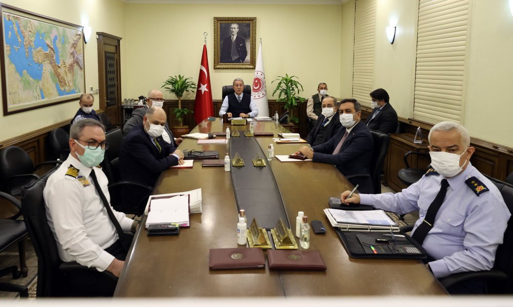 Bakan Akar, kuvvet ve birlik komutanlarıyla toplantı yaptı