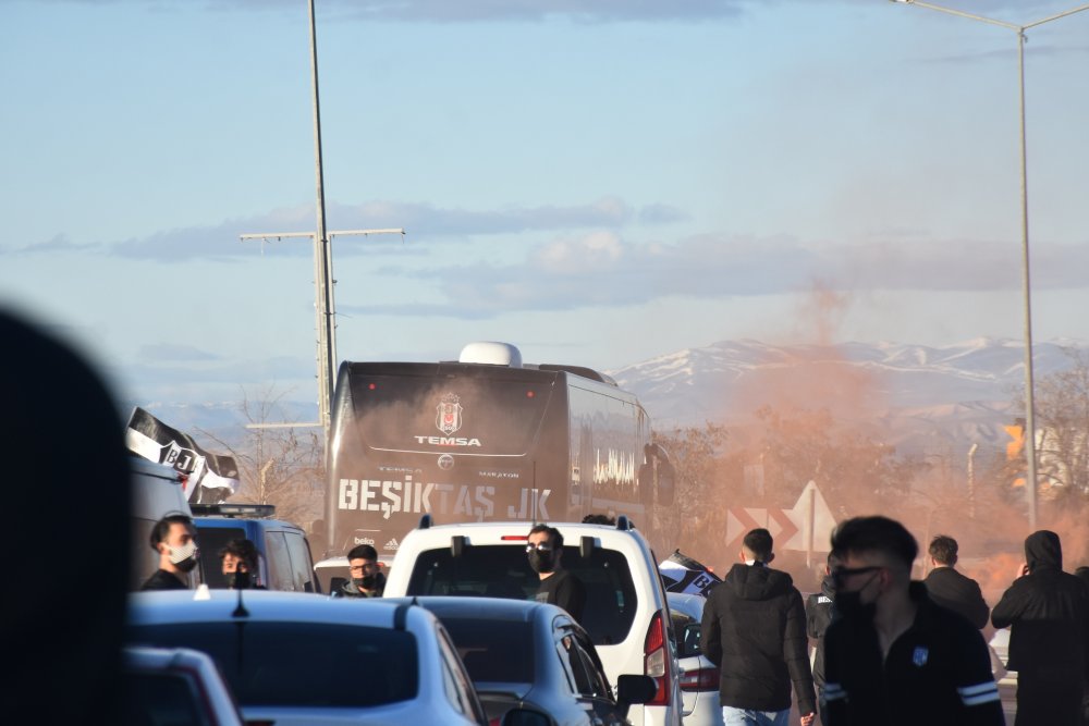 Beşiktaş kafilesine Malatya'da coşkulu karşılama