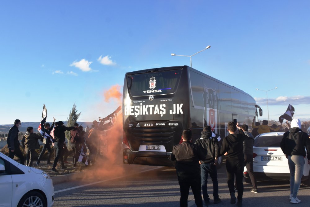 Beşiktaş kafilesine Malatya'da coşkulu karşılama