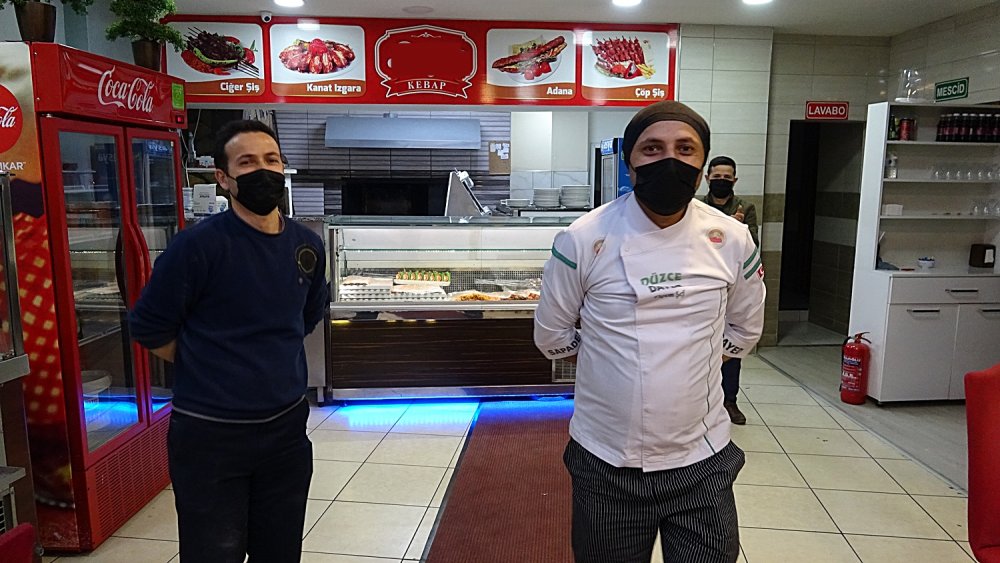 Cumhurbaşkanı'nın açıklamalarını halayla kutladılar