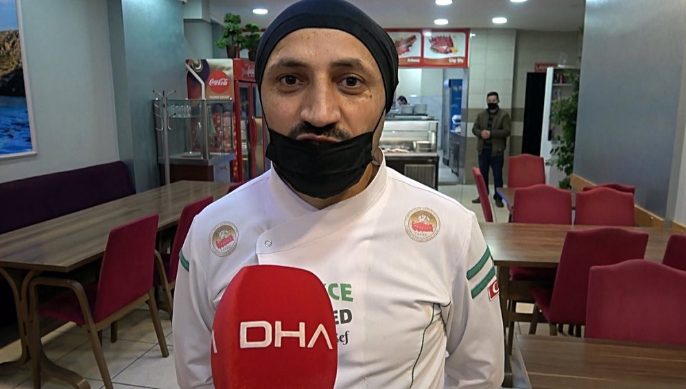 Cumhurbaşkanı'nın açıklamalarını halayla kutladılar