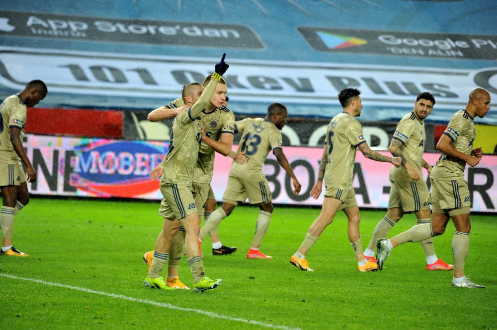 Fenerbahçe kara bulutları dağıttı