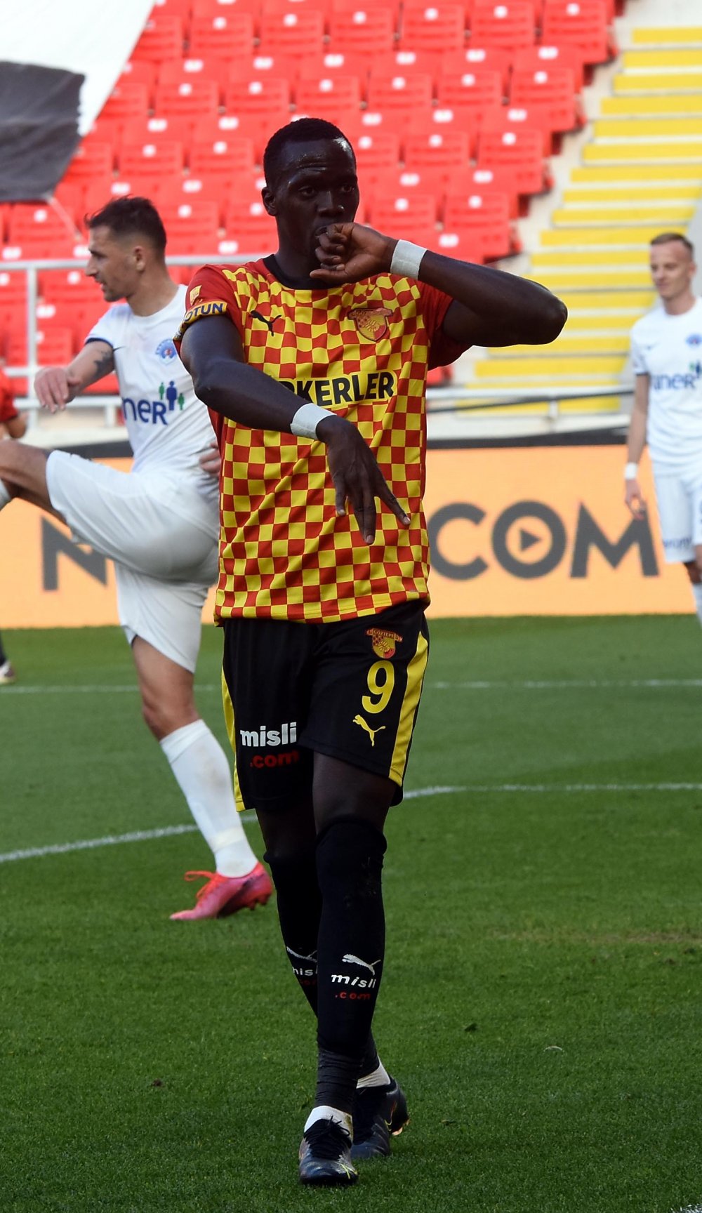 Göztepe fırtına gibi esiyor