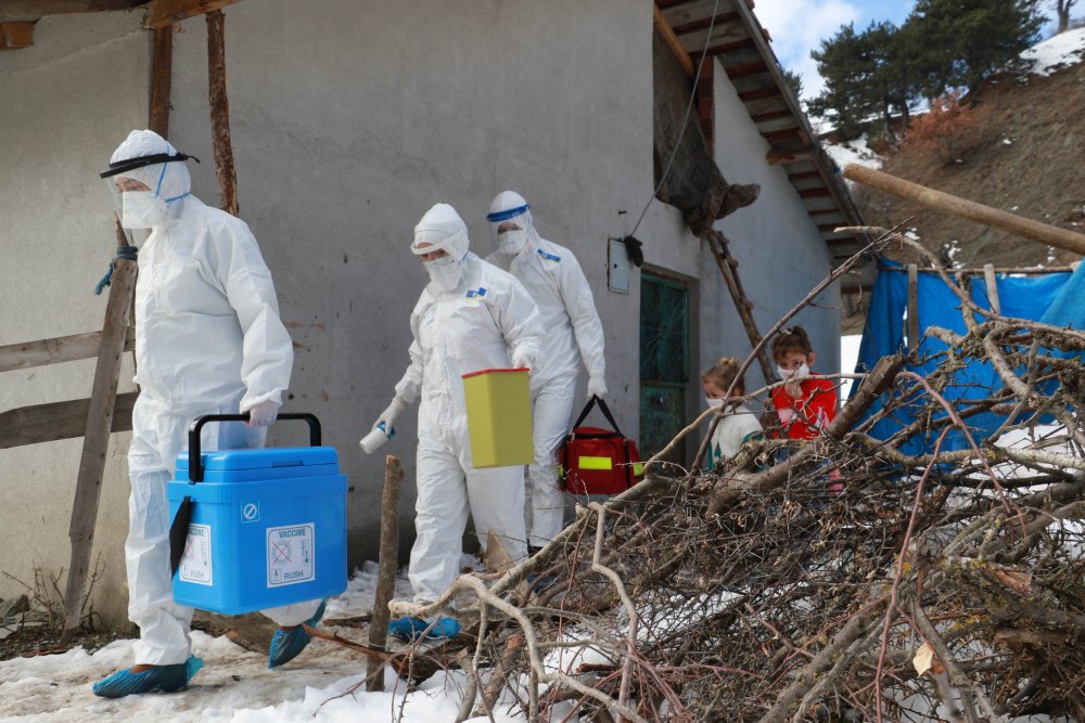 Samsun'da filyasyon ekipleri, kar kış demeden görevde