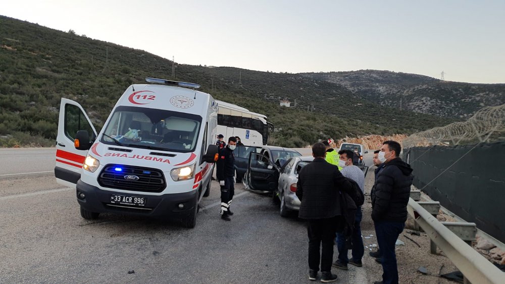 Virajda kontrolden çıkan otomobil karşı şeride geçti: 2 yaralı
