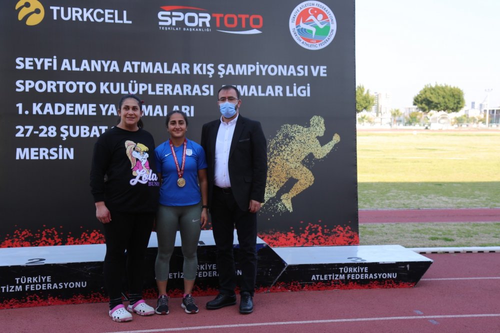 Atletizmde gençlerden büyük başarı