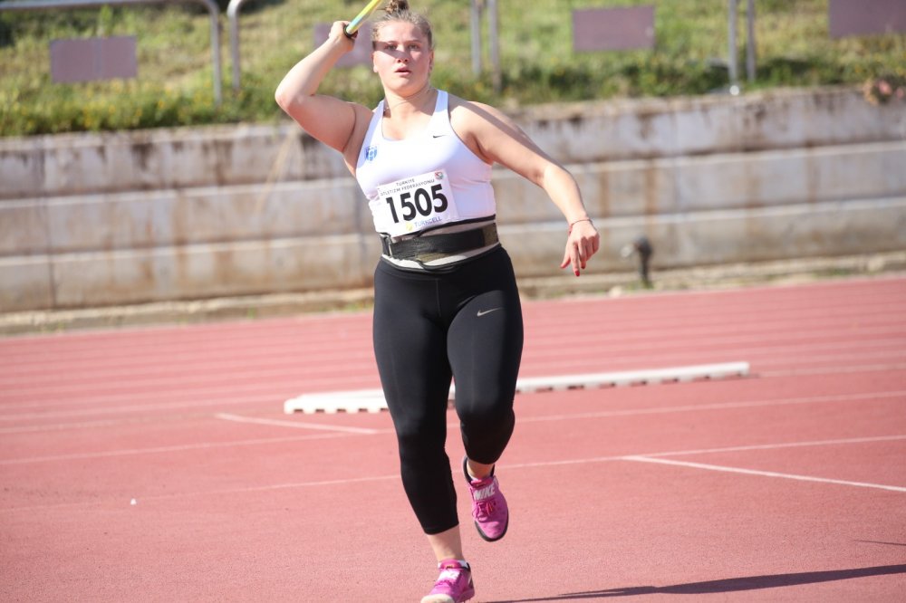 Atletizmde gençlerden büyük başarı