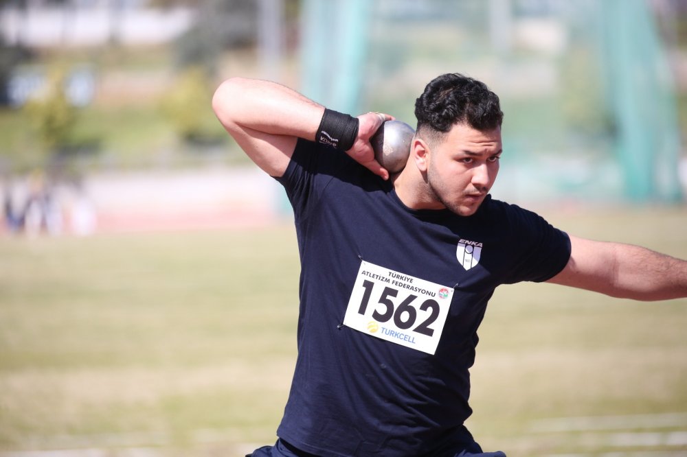 Atletizmde gençlerden büyük başarı