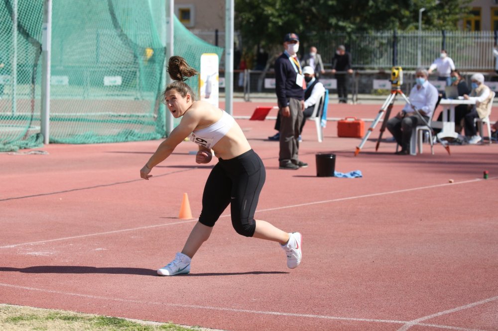 Atletizmde gençlerden büyük başarı