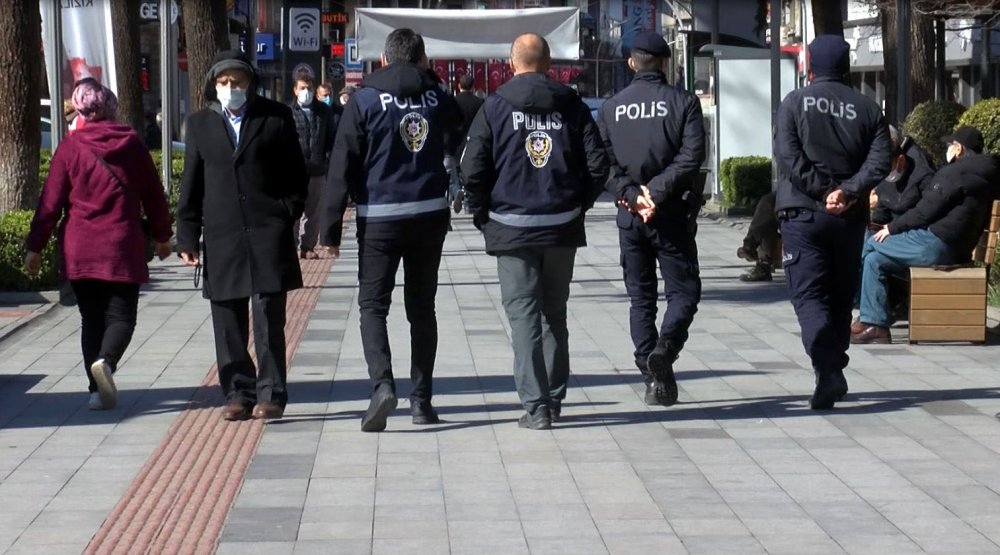 'Çok yüksek riskli' grubundaki Trabzon’da caddeler kalabalık