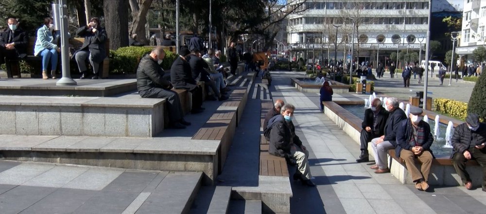 'Çok yüksek riskli' grubundaki Trabzon’da caddeler kalabalık
