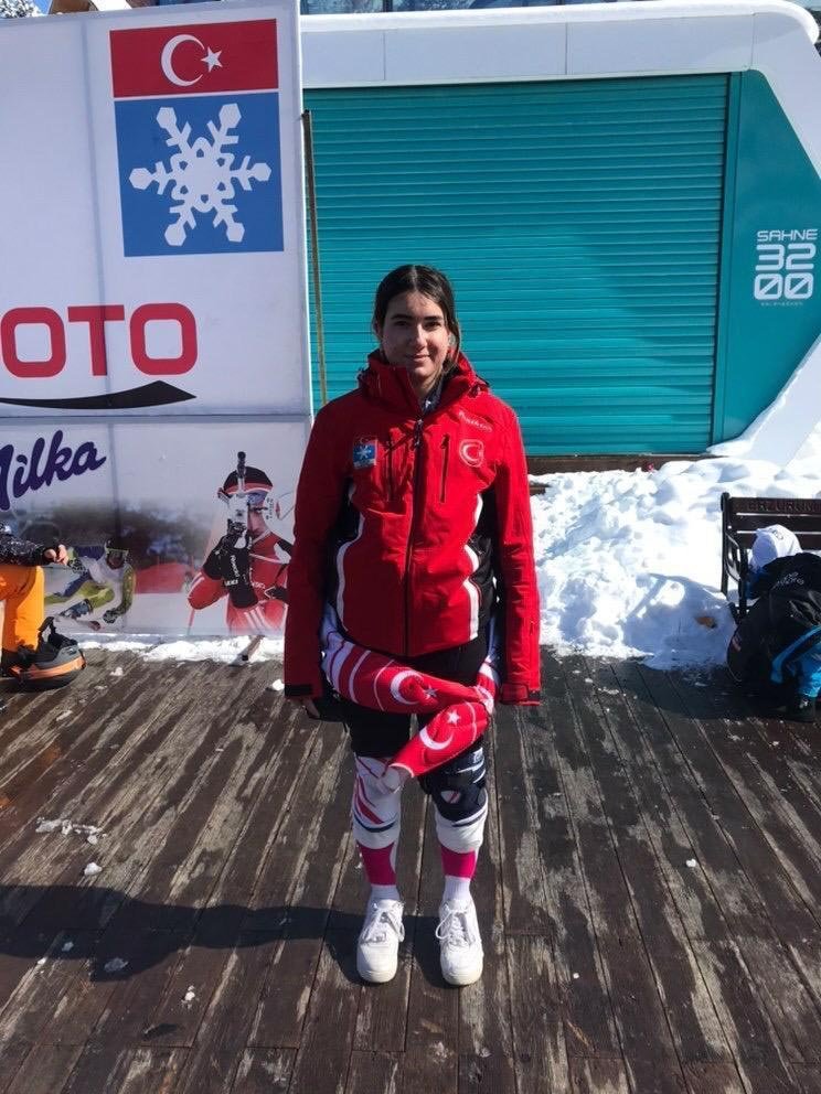 İzmirli kayakçı Lal madalyaya doymuyor