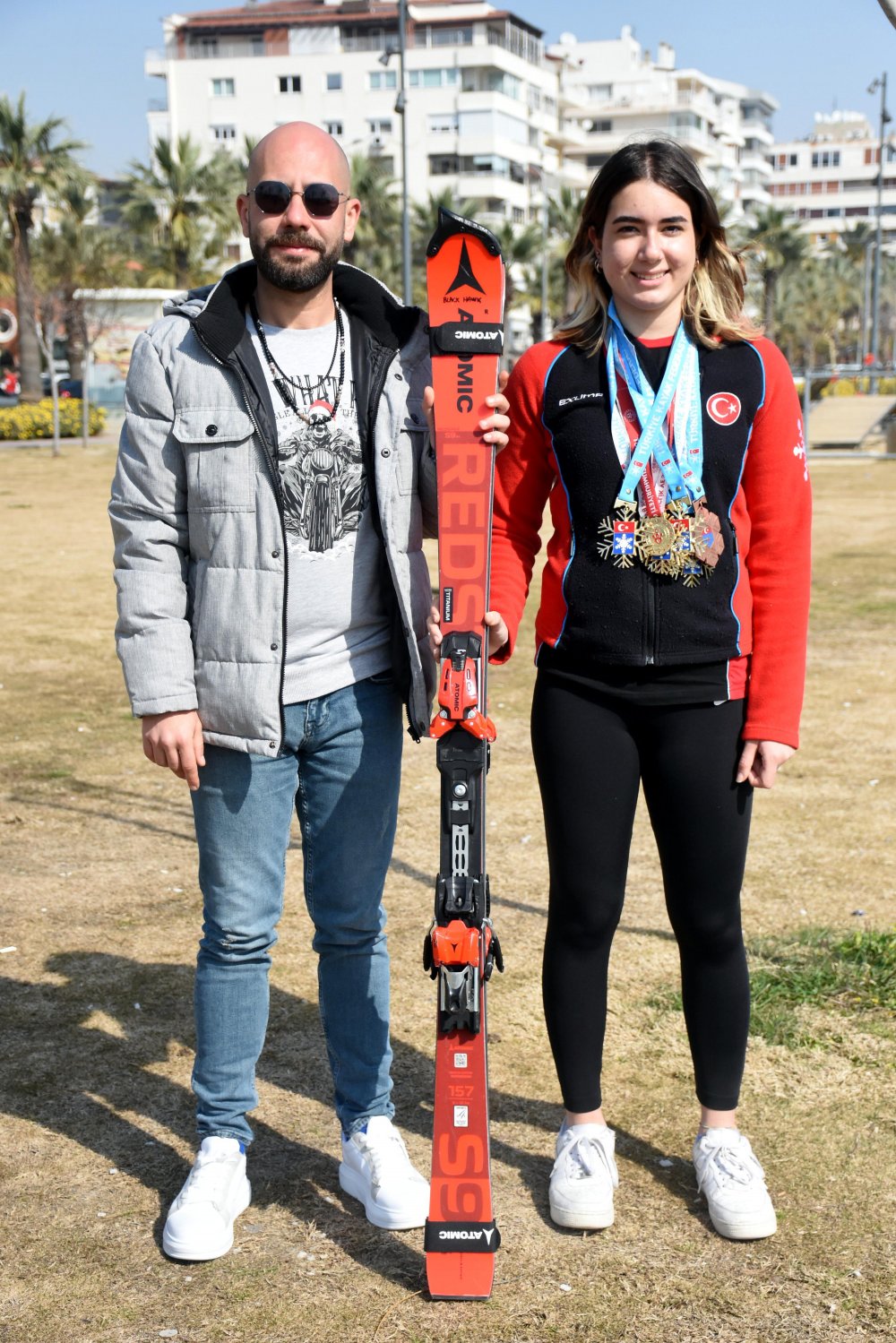 İzmirli kayakçı Lal madalyaya doymuyor