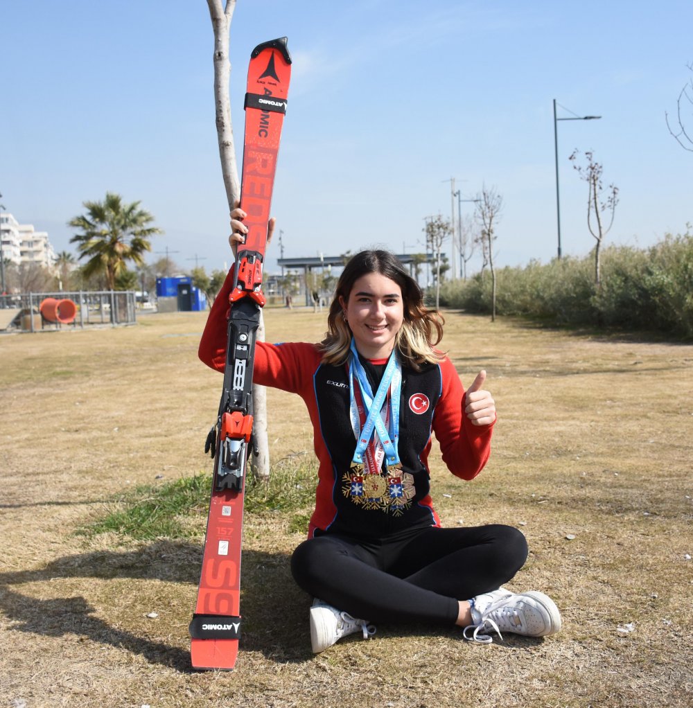 İzmirli kayakçı Lal madalyaya doymuyor