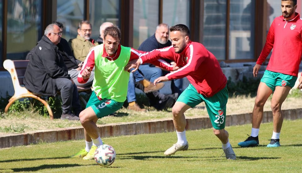 Karşıyaka'da Battal ve Onur'un sözleşmeleri feshedildi