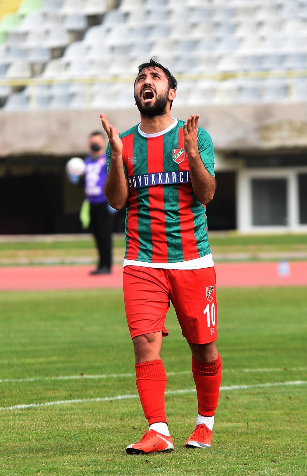 Karşıyaka'da Battal ve Onur'un sözleşmeleri feshedildi