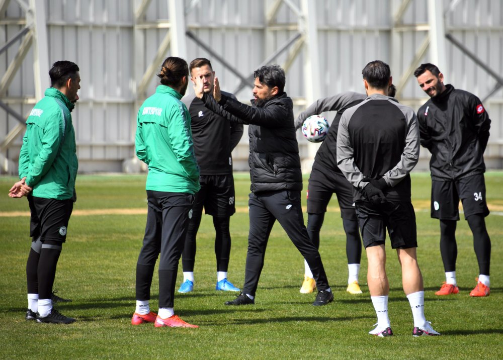 Konyaspor'da 4 oyuncu Başakşehir maçında forma giyemeyecek