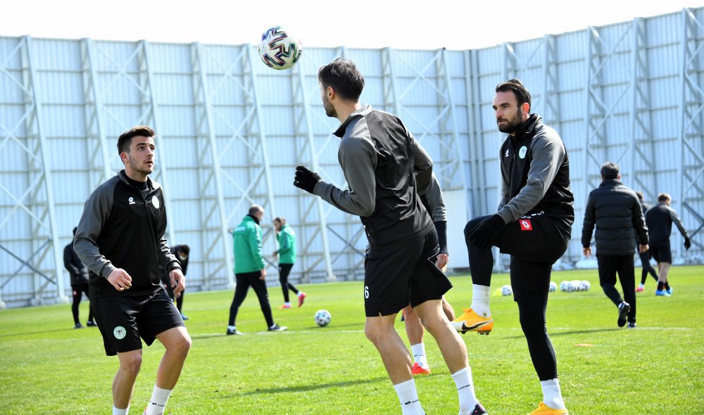 Konyaspor'da 4 oyuncu Başakşehir maçında forma giyemeyecek