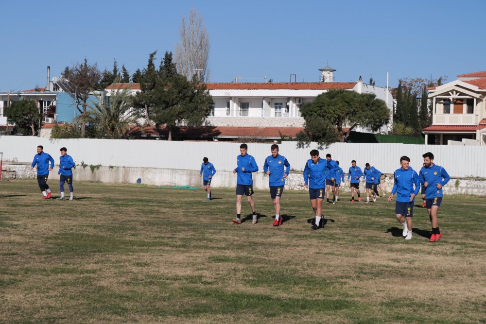 Alaçatıspor sahaya indi