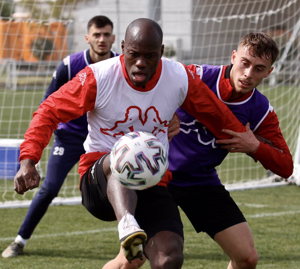 Antalyaspor, Fenerbahçe karşısında 55 yıllık tarihinde ilki yaşamak istiyor