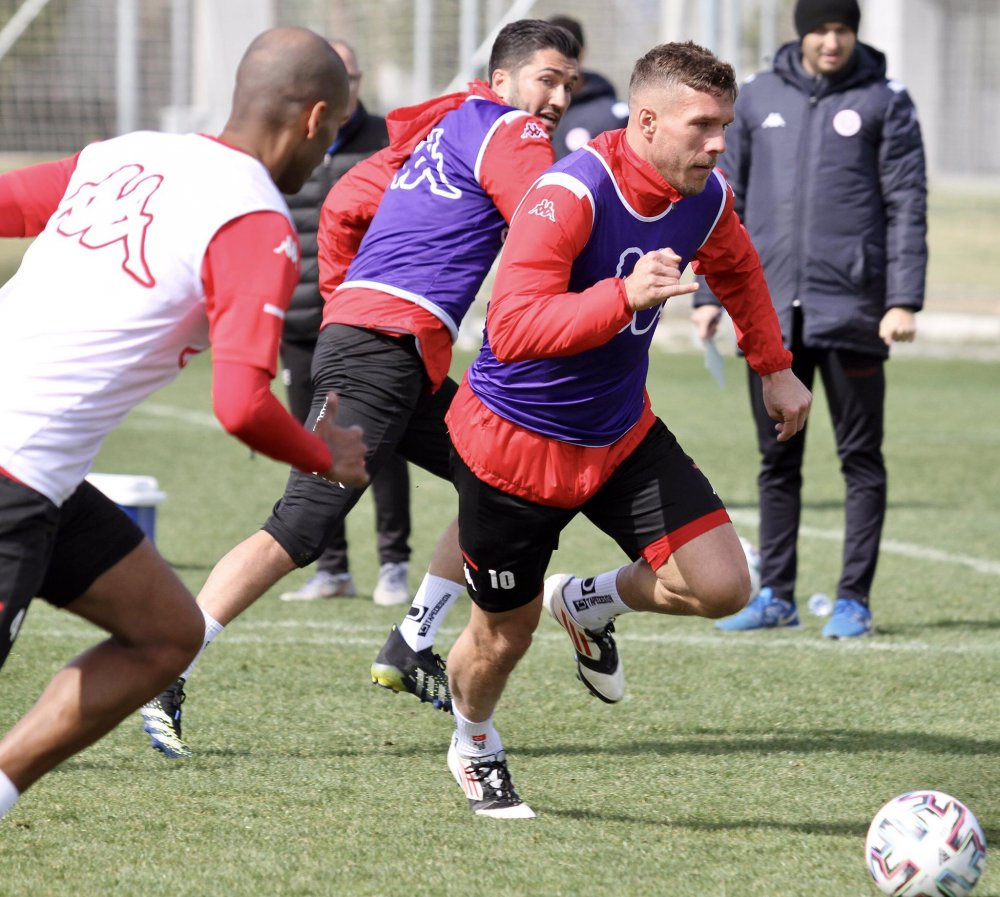 Antalyaspor, Fenerbahçe karşısında 55 yıllık tarihinde ilki yaşamak istiyor
